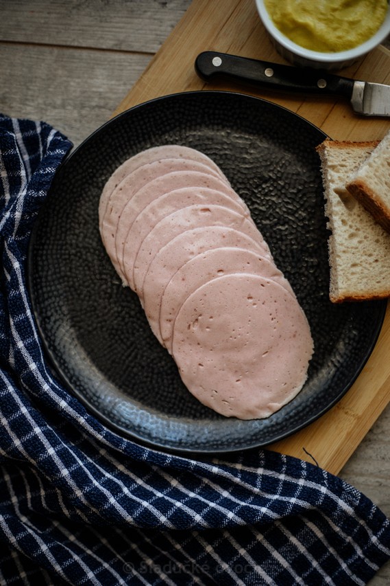 Jemná saláma TEMPO - Rodinné balenie krájaná 250 g